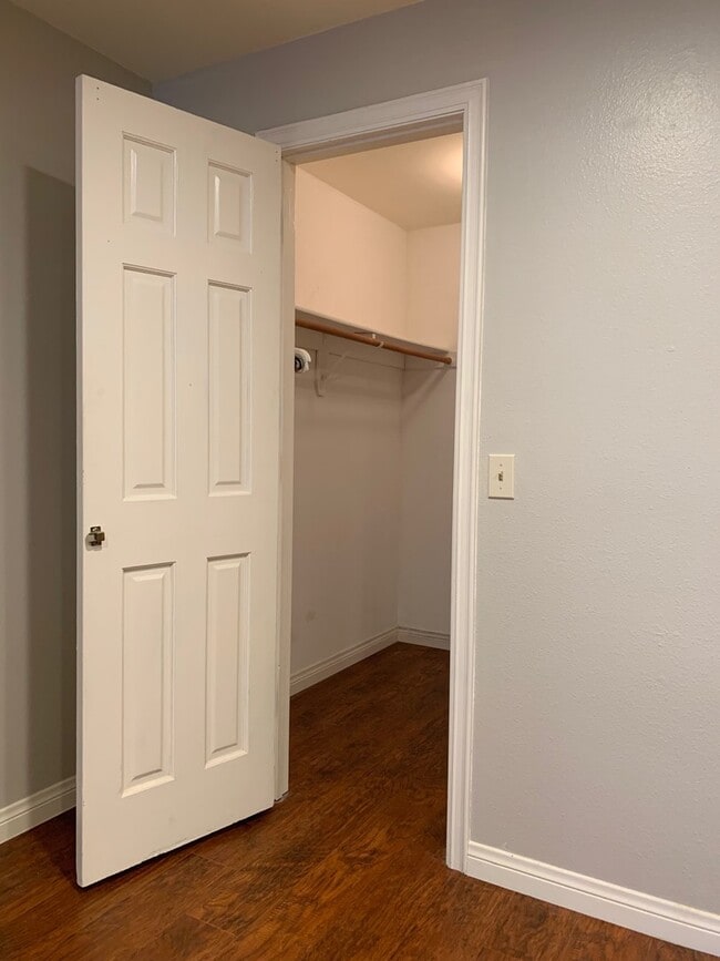 Building Photo - Los Caballeros Clubhouse #1304