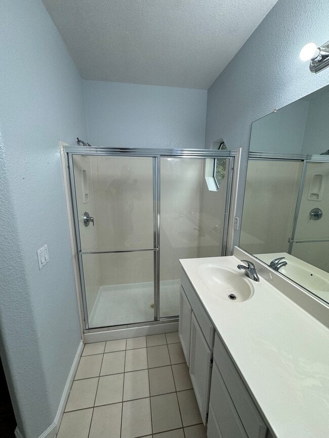 Building Photo - BEAUTIFUL TWO STORY 4 BED, 3 FULL BATH, & 2 CAR GARAGE