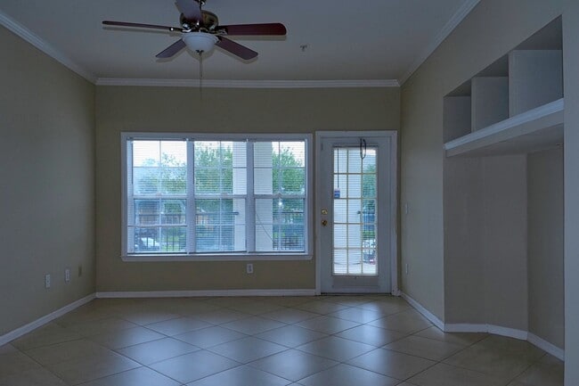 Building Photo - Beautiful 2 bed/2bath 2nd floor townhome i...