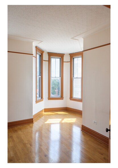 living 2 - 1501 W 18th St