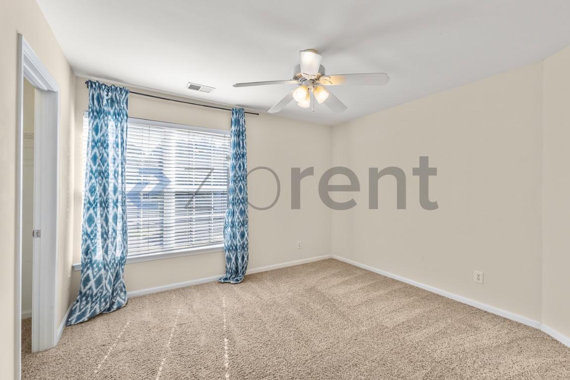 Building Photo - Unit