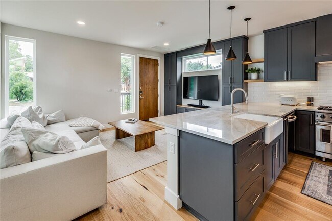 Building Photo - 1204 Georgian St