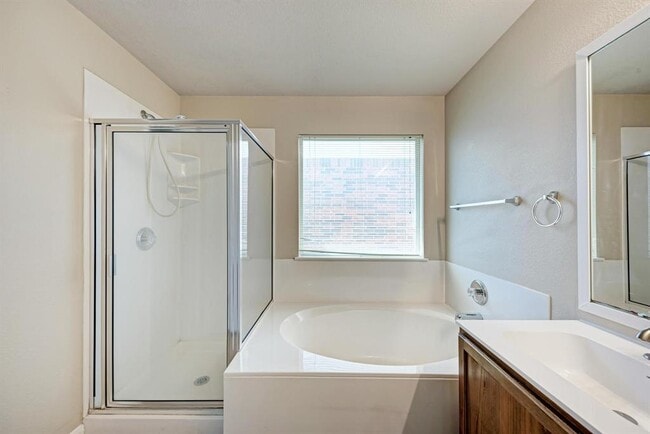 Building Photo - 18613 White Water Cove