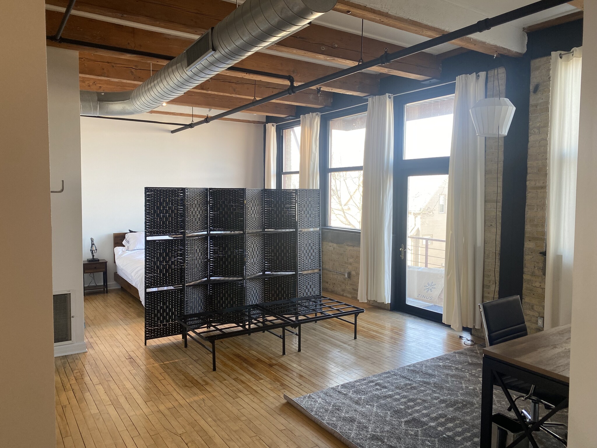 Building Photo - 215 W Maple St