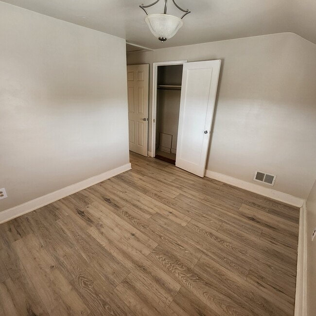 Building Photo - 1624 Bellaire Pl