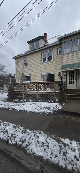 Primary Photo - 161 Thayer St