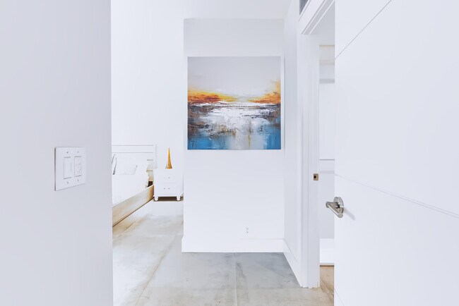 Building Photo - 604 N Ocean Blvd