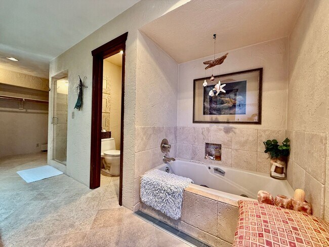 Building Photo - Historic Manitou Springs Home for Rent – M...