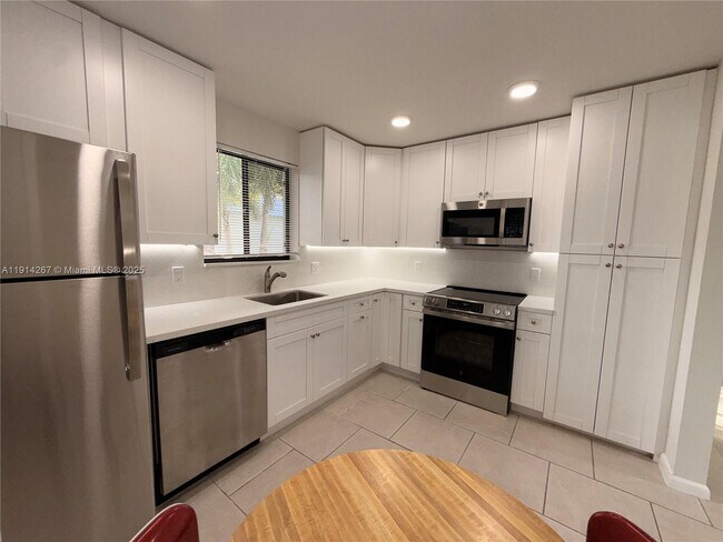 Building Photo - 16521 Blatt Blvd