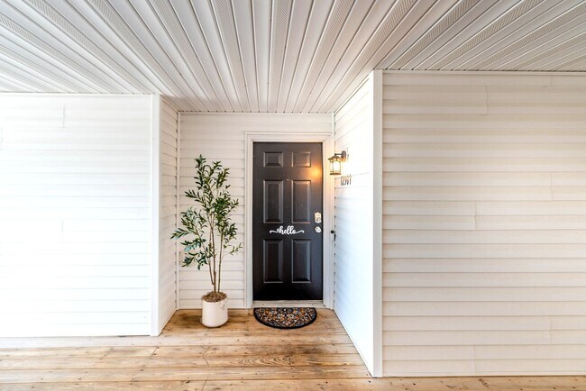 Building Photo - Tastefully updated 2-bedroom, 2-bath condo