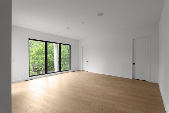Building Photo - 3566 Cantrell Rd NE