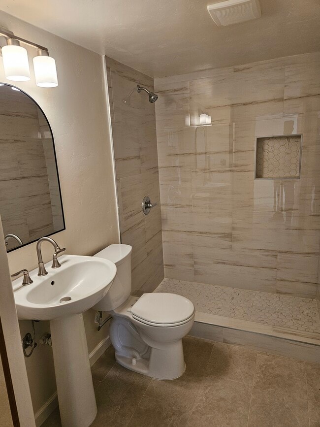 Building Photo - 4445 S Kostka Ave