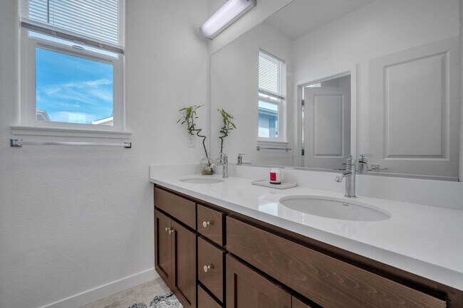 Building Photo - 2333 Aerostar Way