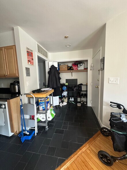 Building Photo - 110 Riverway