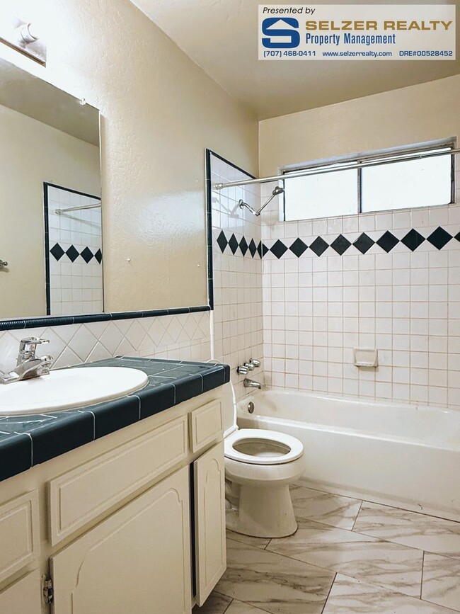 Building Photo - 385 El Rio Ct