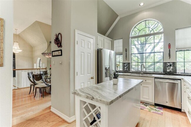 Building Photo - 1706 Country Squire Dr