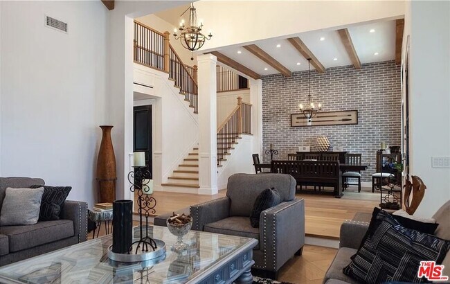 Building Photo - 5225 Topeka Dr