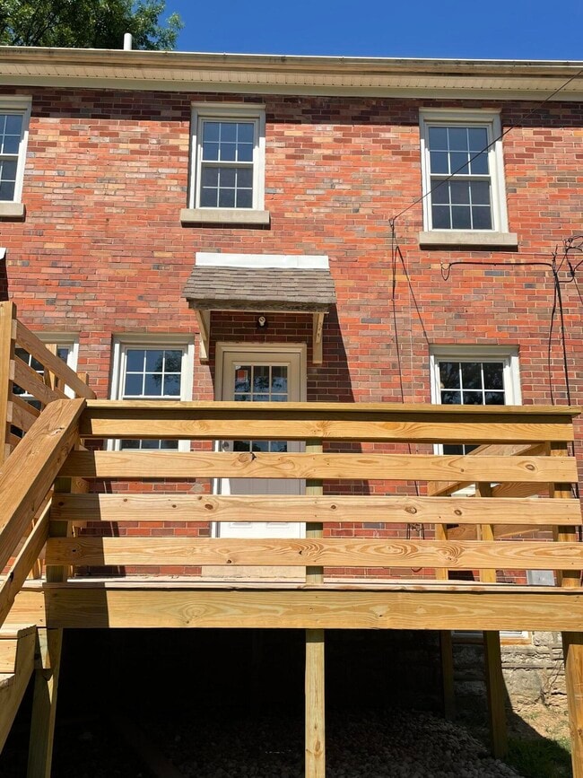 Building Photo - 492 Bob O Link Dr