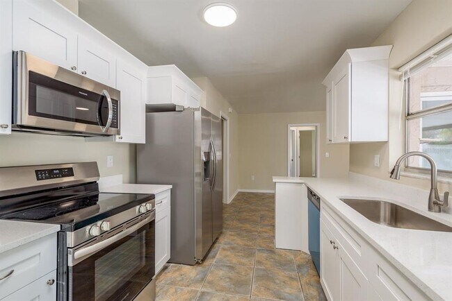 Building Photo - 2977 Palmetto Ct