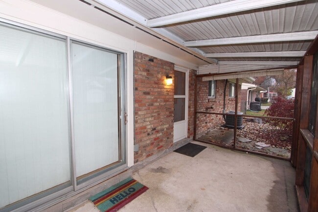 Building Photo - 3 bedroom 2 bathroom Single Family Home