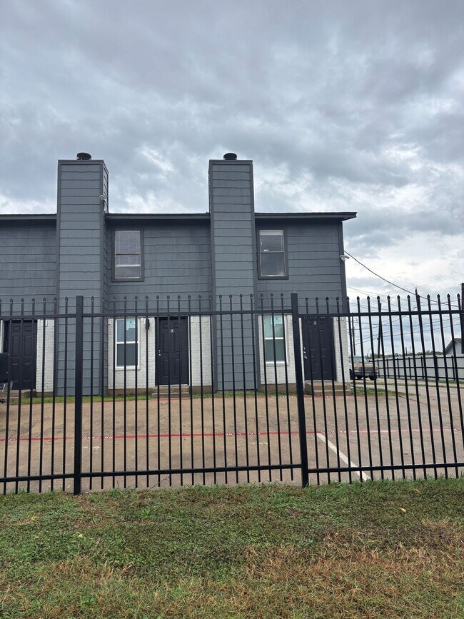 Building Photo - 3204 McLean St