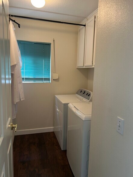 Building Photo - 15419 Ridgecrest Dr