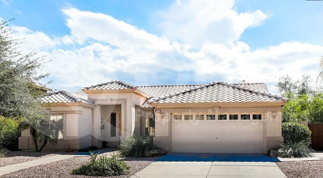 Primary Photo - 685 W Estrella Dr