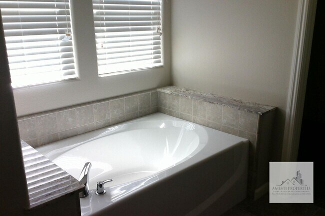 Building Photo - Beautiful 3 Bedroom Home in Harlan Ranch