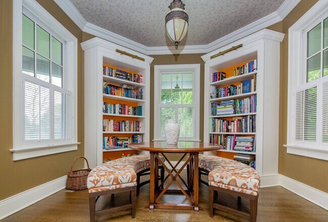 Building Photo - 32 Sagg Rd