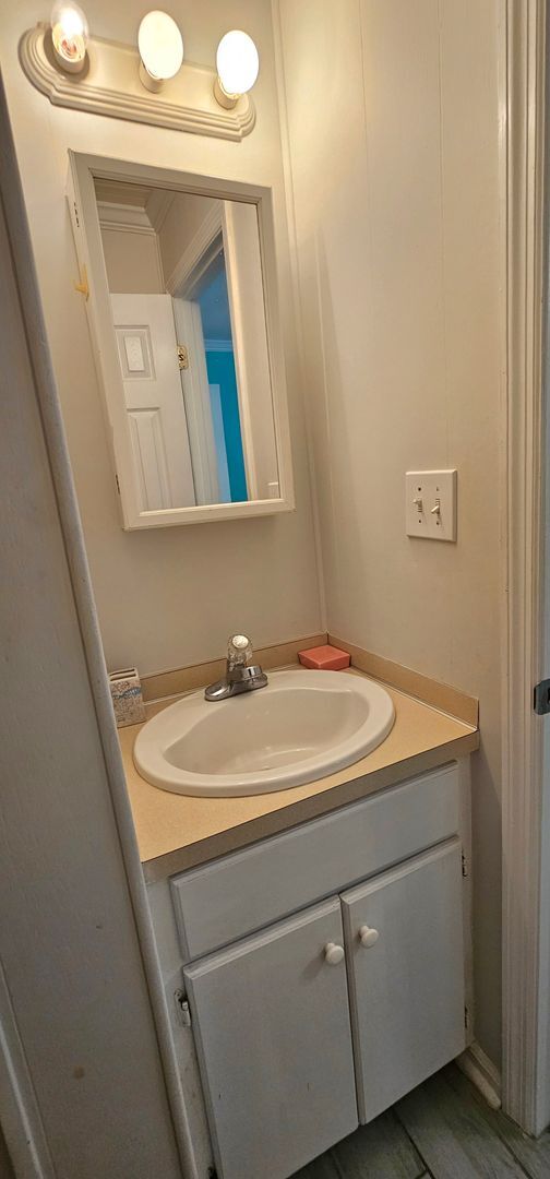 Building Photo - Cozy Cottage – Just 1 Block from the Beach
