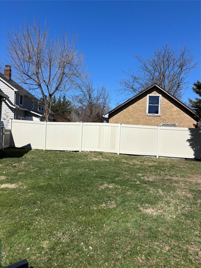 Building Photo - 225 Lexington Ave