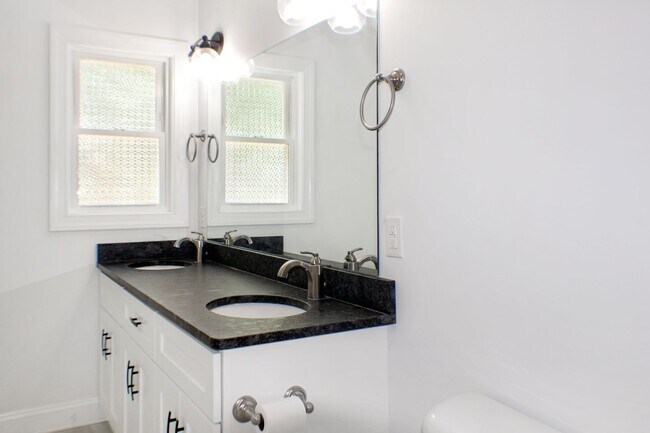 Building Photo - Beautiful One-Level Home in Pristine Condition - Move-In Ready!