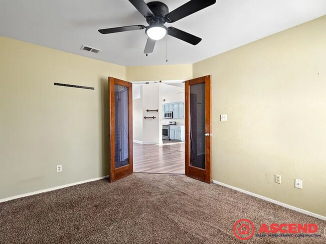 Building Photo - Lovely Home In Southwest Bakersfield!