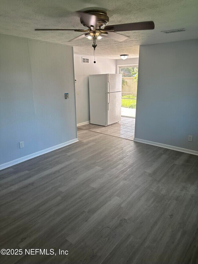 Building Photo - 288 Mercury Dr