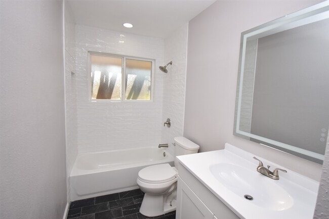 Building Photo - 16587 El Camino Real