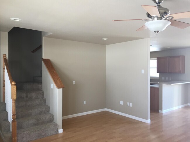 Building Photo - 441 Country Club Ln