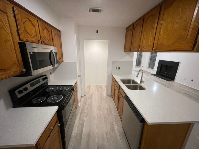 Building Photo - 2422-2424 Sherry Street