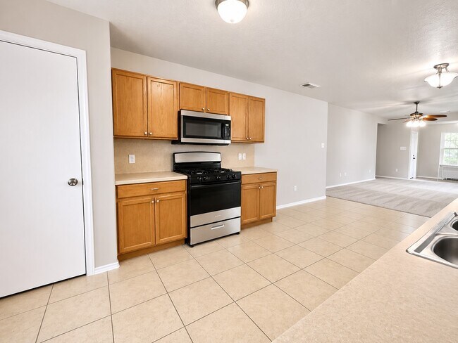 Building Photo - 14942 Sunset Creek Dr