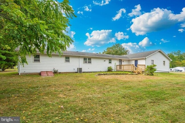 Building Photo - 6 Schaller Ln