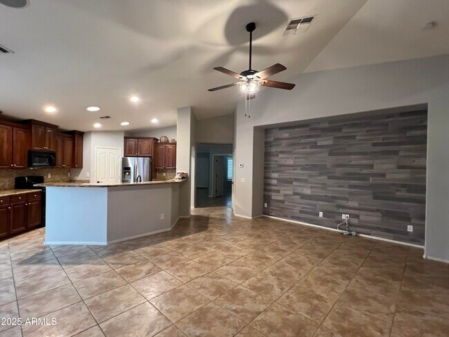 Building Photo - 35282 N Shorthorn Trail