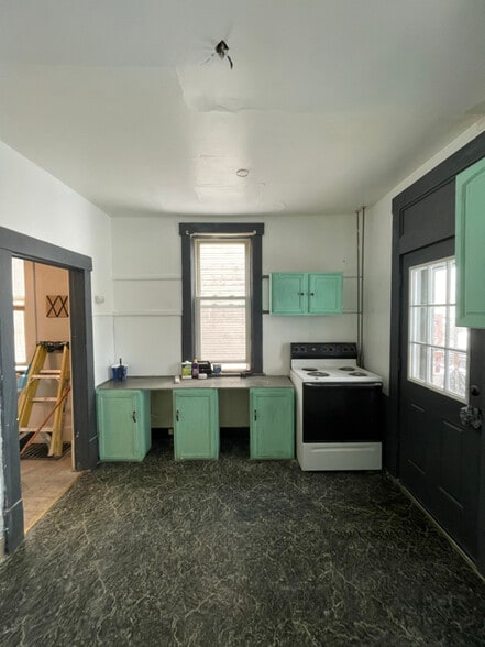 Building Photo - 292 Glenn St