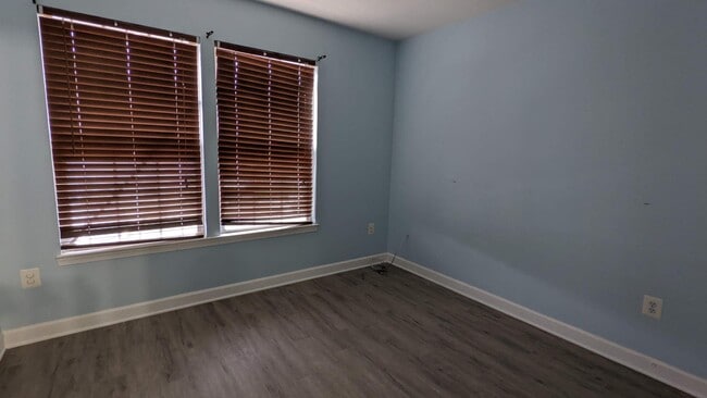 Building Photo - 829 Gallows Ct