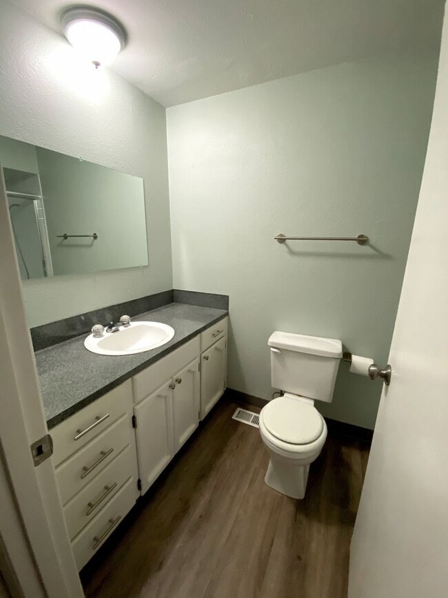 Building Photo - Spacious 4 Bedroom, 2 Bath Home with Large Yard -