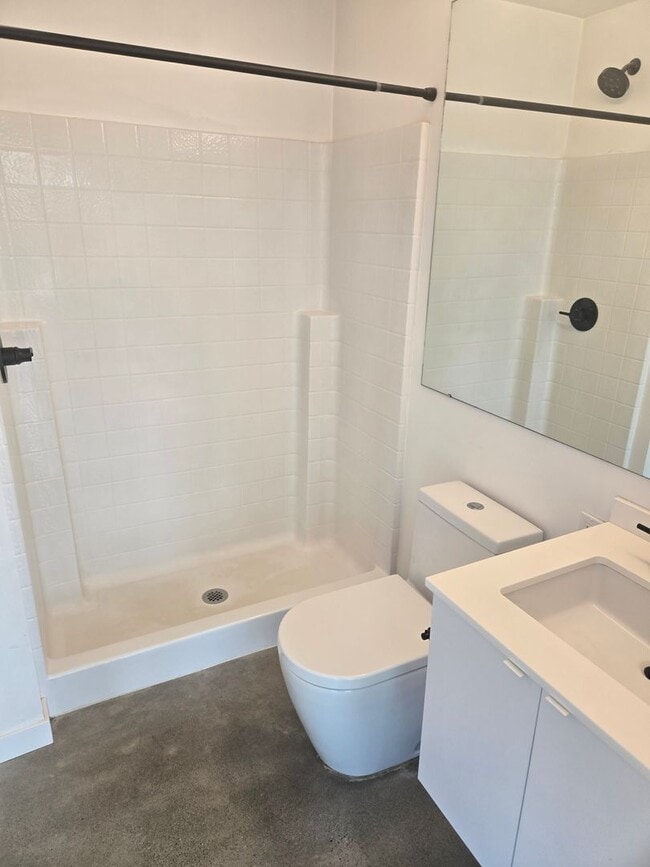 Building Photo - N Vancouver (3215)