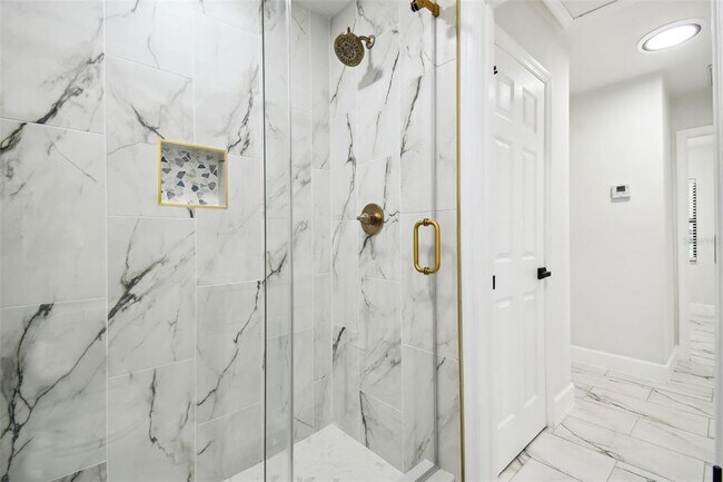 Building Photo - 4910 N Darby Ave