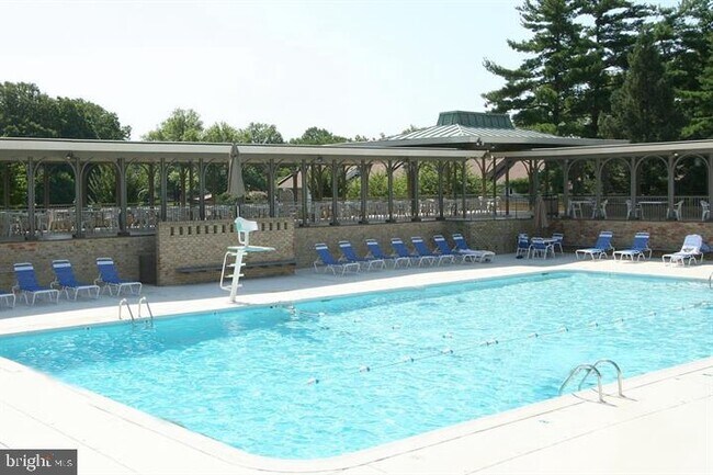 Building Photo - 15100 Interlachen Dr