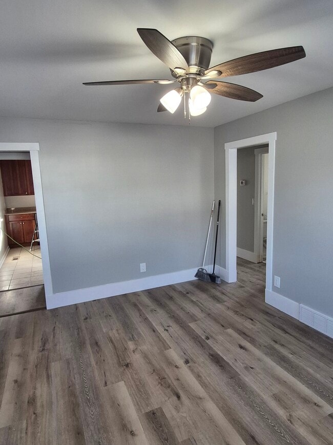 Building Photo - 509 Swan St