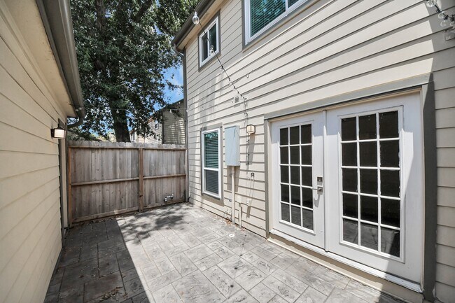 Building Photo - 742 Country Pl Dr