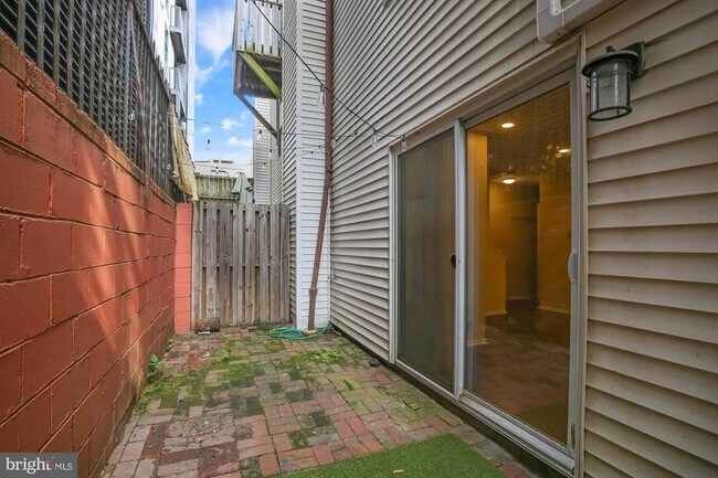 Building Photo - 306 W Wildey St