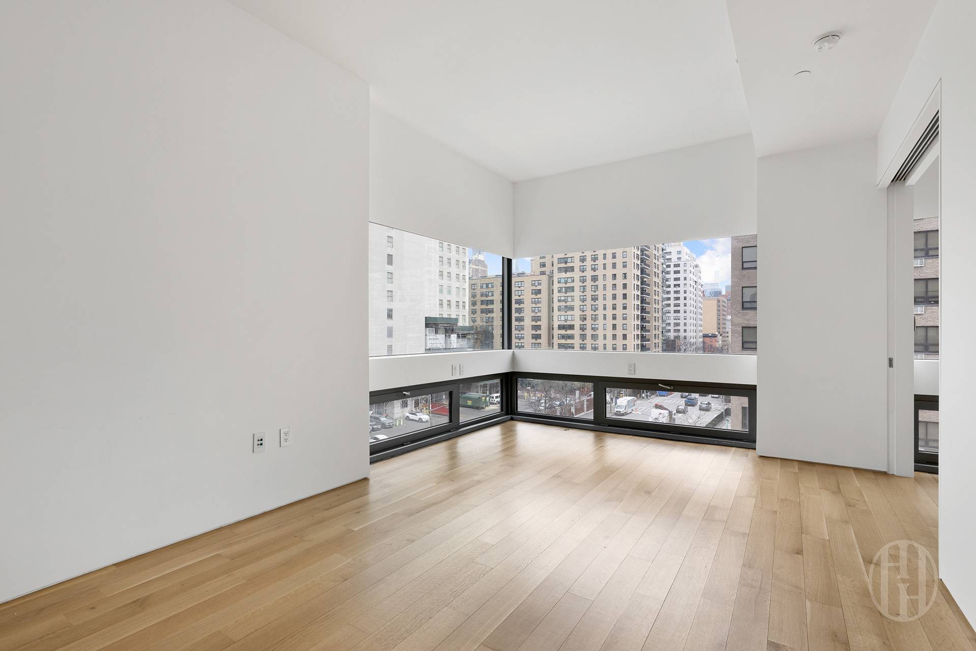 Building Photo - 123 3rd Ave